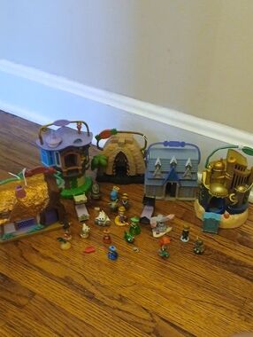 Disney Animators Littles Playset And  Figures